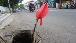 Bekas Galian Jalan Protokol Kota Mojokerto Muncul Lagi, Pengendara Terancam Bahaya